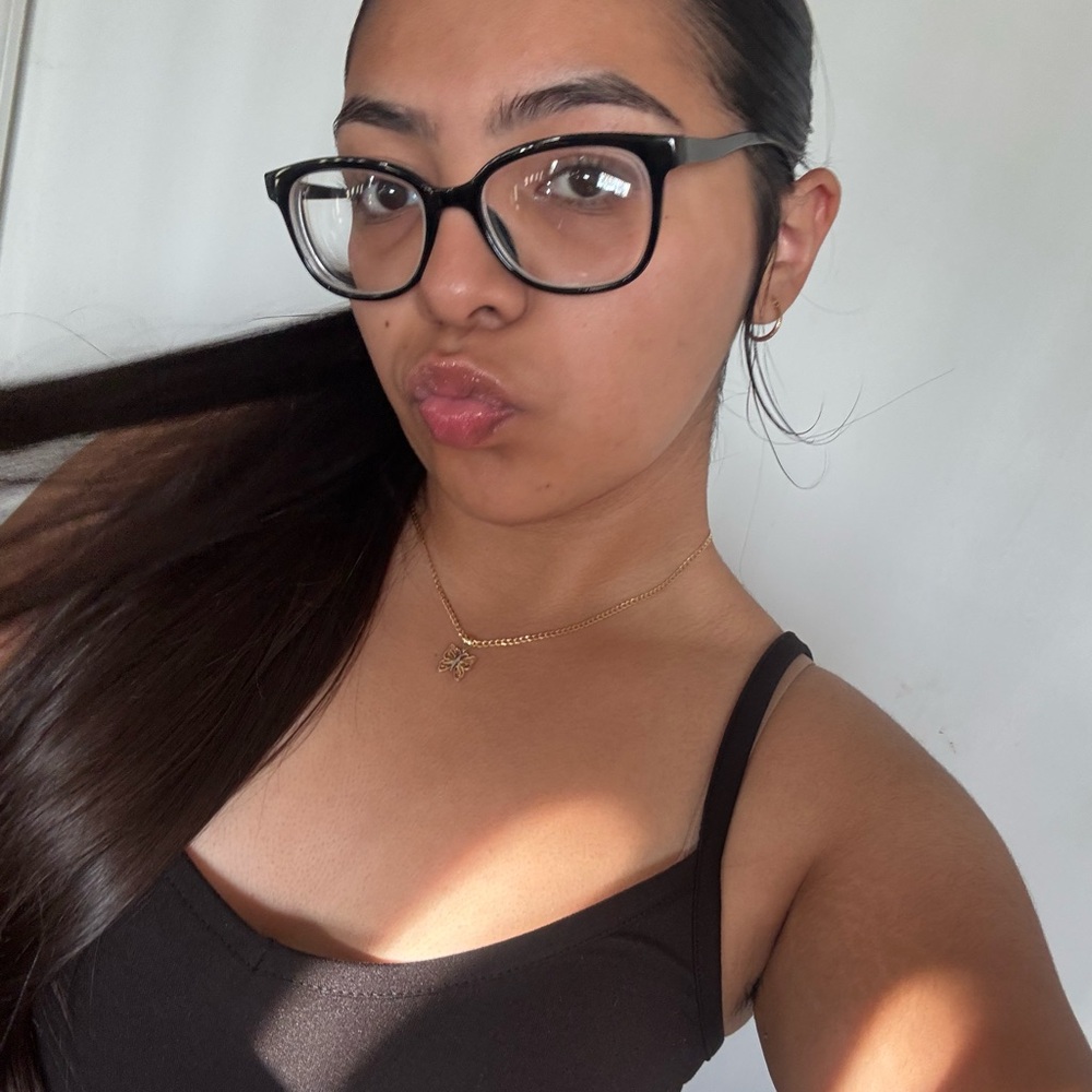 Meet your Posher, Emily